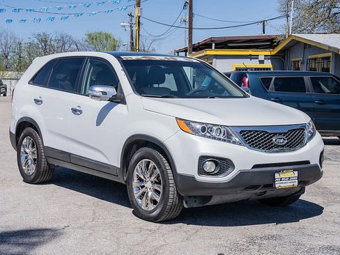 Used 2011 Kia Sorento EX w/ Premium Pkg image 3