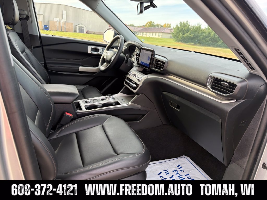 Used 2024 Ford Explorer XLT w/ Equipment Group 202A AWD/4WD image 38