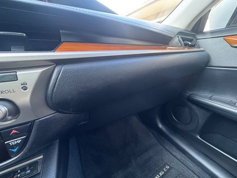Used 2014 Lexus ES 300h FWD image 20