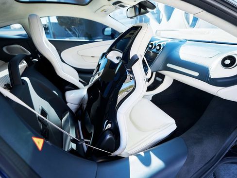 Used 2022 McLaren GT image 41