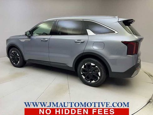 Used 2024 Kia Sorento S FWD image 3