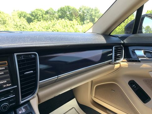 Used 2015 Porsche Panamera w/ Premium Package RWD image 15
