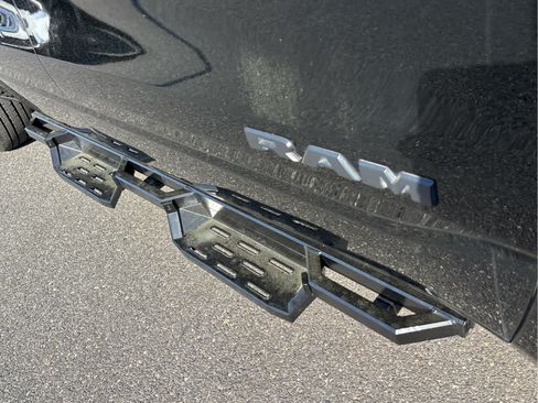 Used 2022 RAM 1500 Big Horn AWD/4WD image 25
