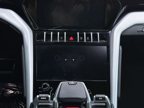 Used 2022 Lamborghini Urus AWD/4WD image 21