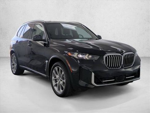 Used 2024 BMW X5 xDrive40i w/ Parking Assistance Package AWD/4WD image 3