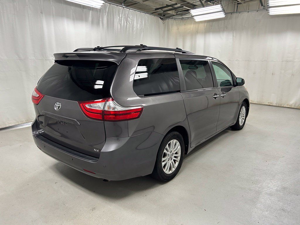 Used 2017 Toyota Sienna XLE w/ XLE Navigation Package FWD image 4