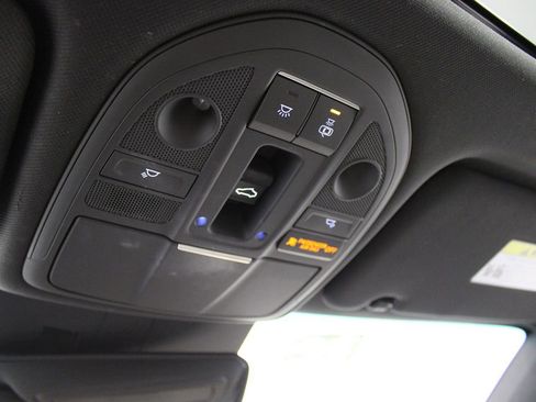 Used 2023 Genesis G70 2.0T w/ Sport Prestige Package image 29