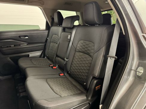 Used 2022 Nissan Pathfinder SV image 32