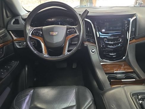 Used 2020 Cadillac Escalade ESV Luxury AWD/4WD image 17