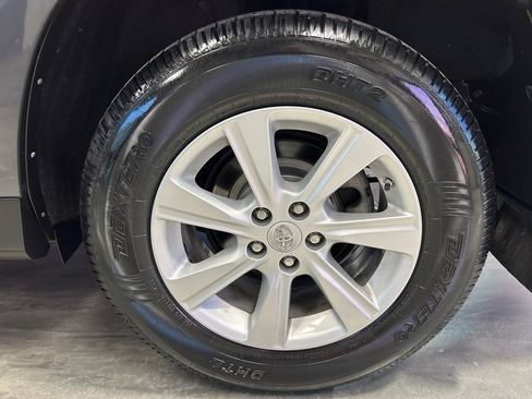 Used 2011 Toyota Highlander SE image 19