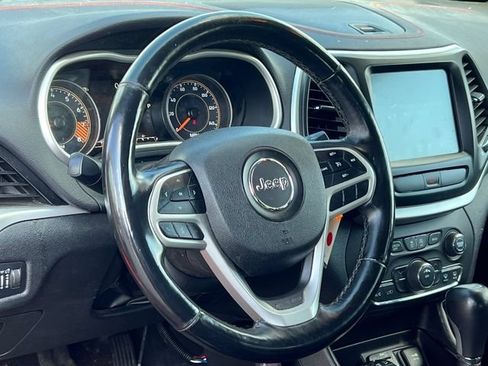 Used 2017 Jeep Cherokee Trailhawk w/ Cold Weather Group AWD/4WD image 2