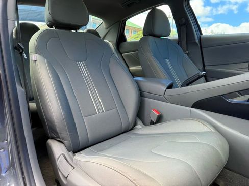 Used 2021 Hyundai Elantra SEL image 9