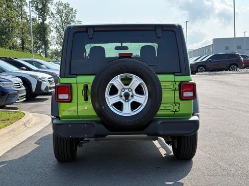 Used 2018 Jeep Wrangler Sport AWD/4WD image 9