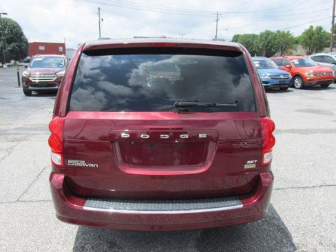 Used 2019 Dodge Grand Caravan SXT FWD image 4