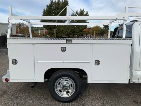 New 2025 Ford F350 XL w/ XL Chrome Package image 19