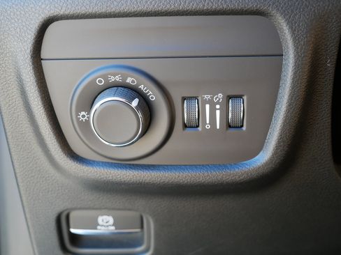 Used 2023 Jeep Grand Cherokee Altitude AWD/4WD image 26