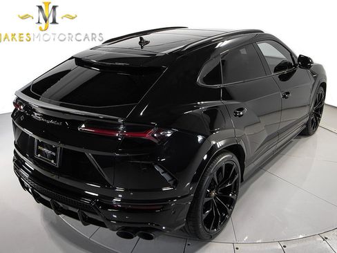 Used 2022 Lamborghini Urus image 11