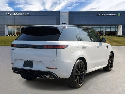 New 2025 Land Rover Range Rover Sport Dynamic SE image 3