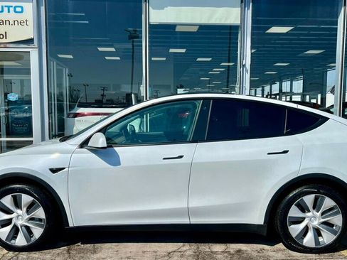 Used 2021 Tesla Model Y Long Range image 2