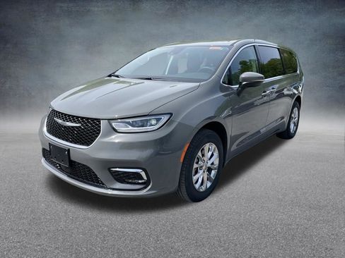 Used 2023 Chrysler Pacifica Touring-L AWD/4WD image 3