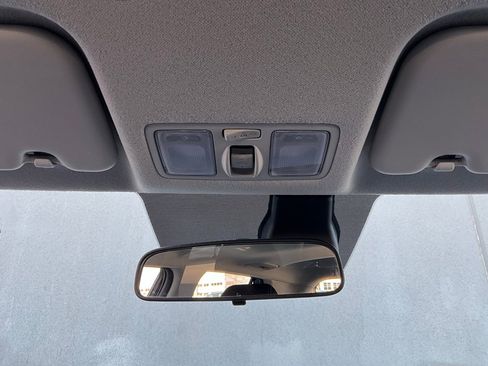 Used 2025 Hyundai Venue SEL image 15