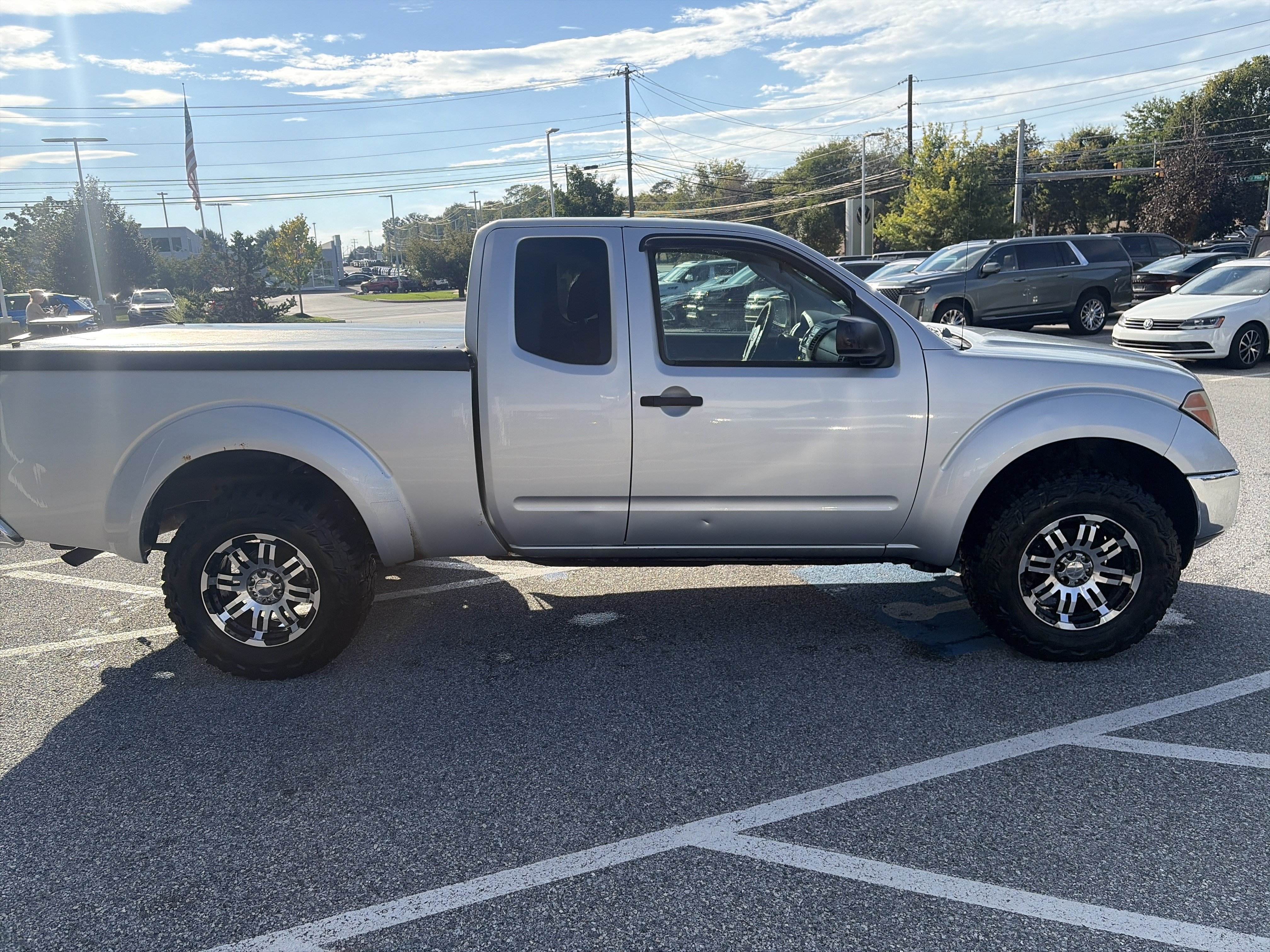 Used 2007 Nissan Frontier SE w/ SE Value Truck Pkg AWD/4WD image 4