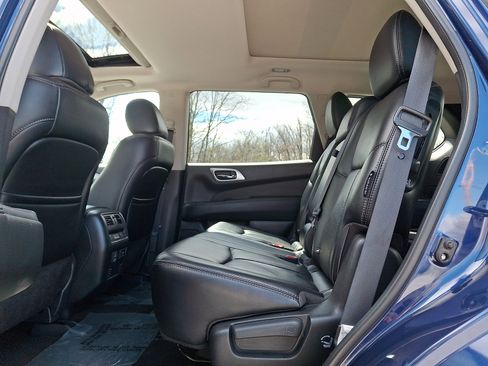 Used 2018 Nissan Pathfinder SL w/ SL Premium Package image 9