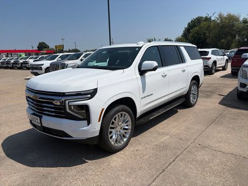 New 2026 Chevrolet Suburban LT w/ Comfort Package AWD/4WD image 2