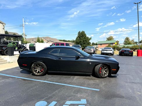 Used 2015 Dodge Challenger SRT Hellcat image 2