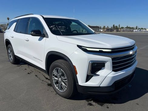 Used 2026 Chevrolet Traverse LT w/ LPO, Floor Liner Package FWD image 1