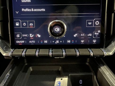 Used 2025 GMC Acadia Elevation image 35