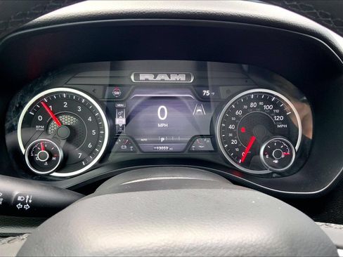 Used 2025 RAM 1500 Big Horn AWD/4WD image 23
