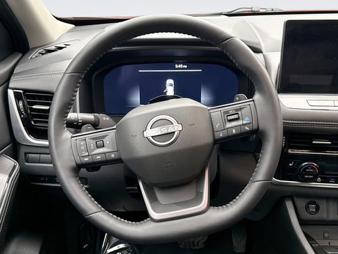 Used 2025 Nissan Rogue SL w/ Tech Package image 12