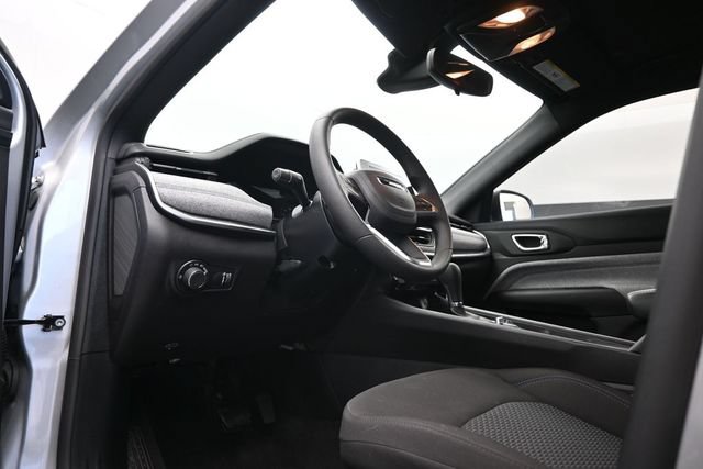 Used 2025 Jeep Compass Sport w/ Mopar Graphics Package AWD/4WD image 8