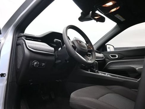 Used 2025 Jeep Compass Sport w/ Mopar Graphics Package AWD/4WD image 8