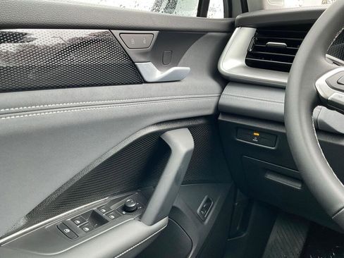 New 2026 Volkswagen Tiguan SE image 24