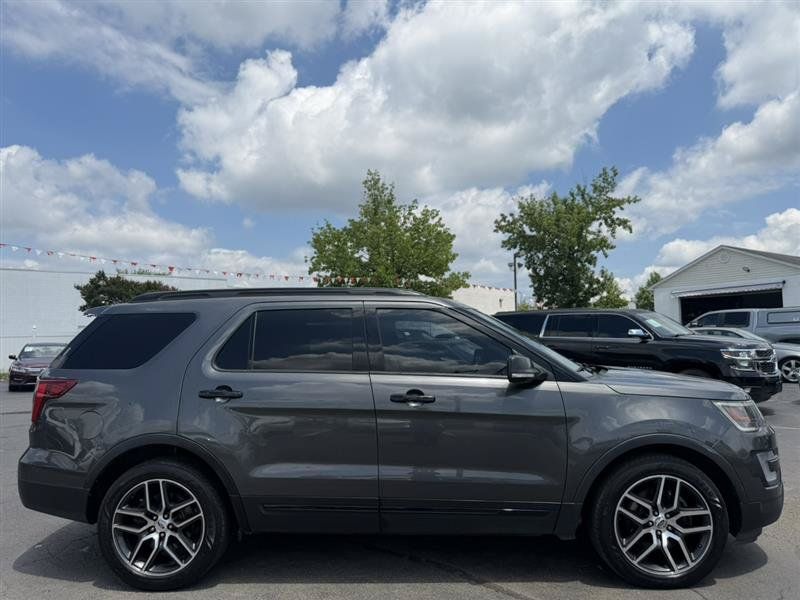 Used 2017 Ford Explorer Sport w/ Equipment Group 401A AWD/4WD image 5
