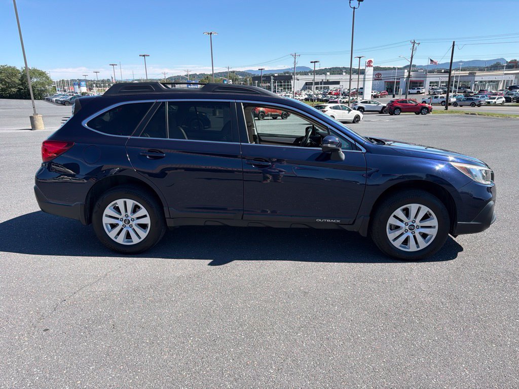 Used 2018 Subaru Outback 2.5i Premium AWD/4WD image 6