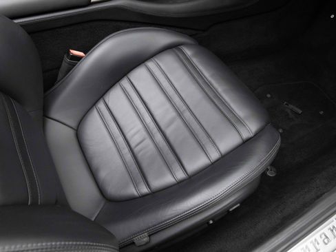 Used 2010 Ferrari California RWD image 34