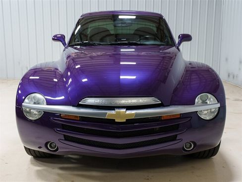 Used 2004 Chevrolet SSR w/ Preferred Equipment Group RWD image 25