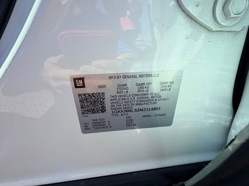 Used 2021 GMC Acadia SLT w/ LPO, Floor Liner Package FWD image 8