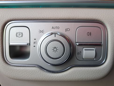 Used 2021 Mercedes-Benz GLS 450 4MATIC image 24