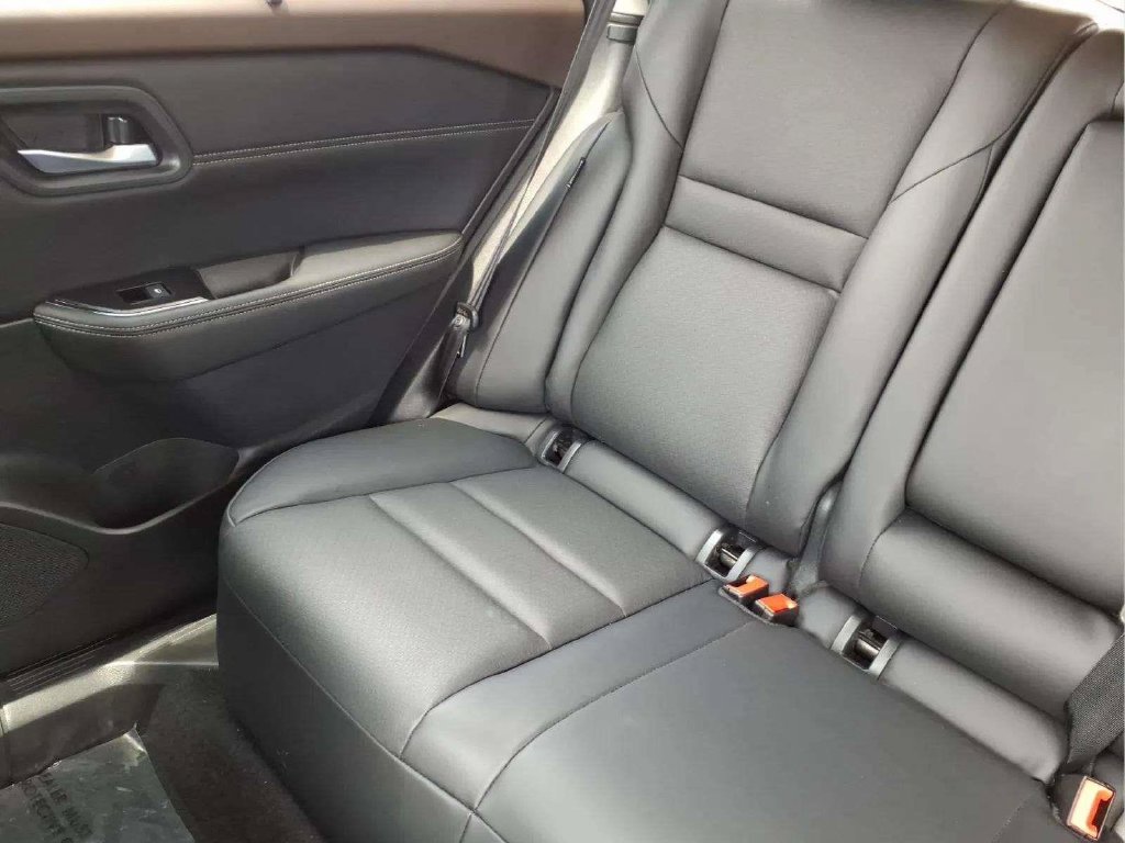 Used 2023 Nissan Rogue SV w/ SV Premium B Package FWD image 17