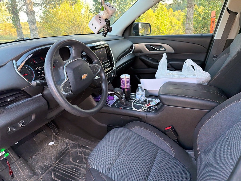Used 2021 Chevrolet Traverse LS FWD image 2