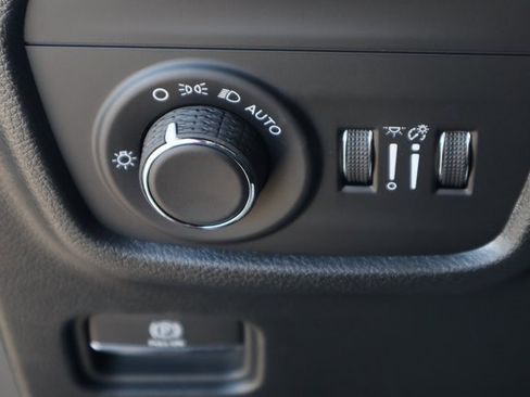 New 2025 Jeep Grand Cherokee L Laredo image 11