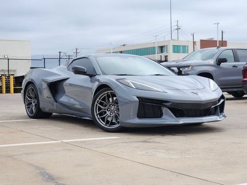 Used 2025 Chevrolet Corvette Z06 RWD image 2
