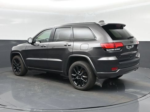 Used 2021 Jeep Grand Cherokee Laredo X AWD/4WD image 4