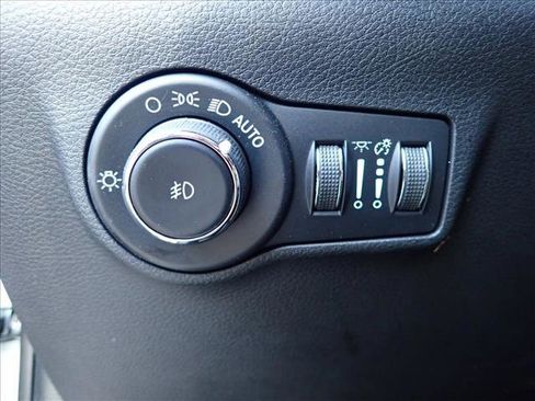 Used 2023 Jeep Compass Latitude AWD/4WD image 21