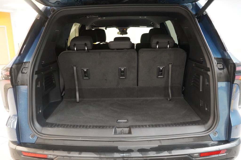 Used 2024 Chevrolet Traverse LS w/ Midnight/Sport Edition AWD/4WD image 11