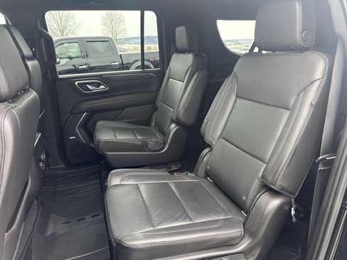 Used 2021 Chevrolet Suburban LT w/ LT Signature Package image 13